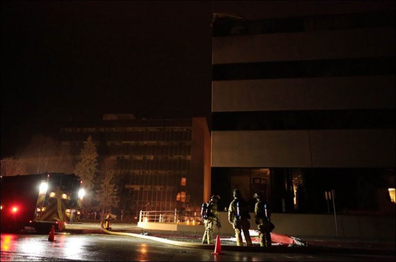 Μικρό αεροπλάνο κατέπεσε σε κτίριο στην Αλάσκα