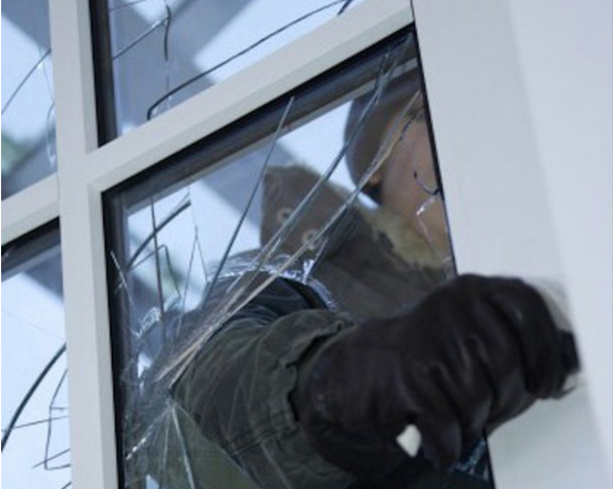 Κλέφτης ξέχασε το κινητό του… στον τόπο του “εγκλήματος”