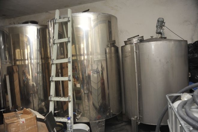 Εξαρθρώθηκε κύκλωμα που θα γέμιζε με ποτά “μπόμπες” την αγορά