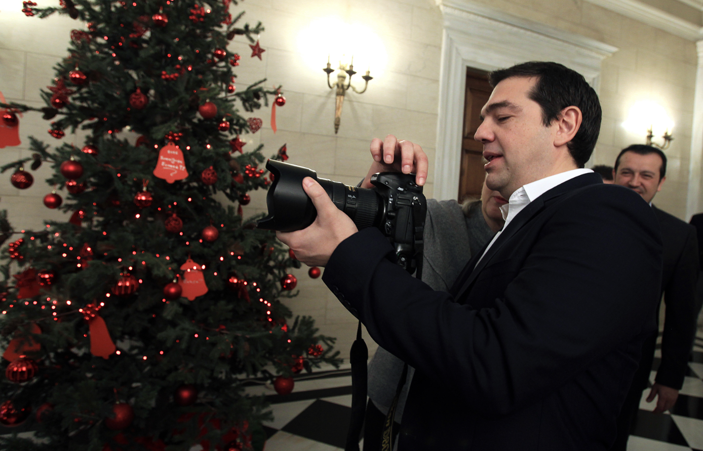 Δείτε τον Τσίπρα σε ρόλο… φωτογράφου – ΦΩΤΟ