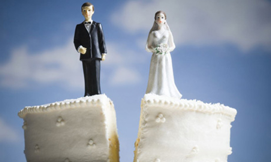 Έρευνα αποκαλύπτει ποιες ήταν οι δύο χειρότερες χρονιές για τους γάμους