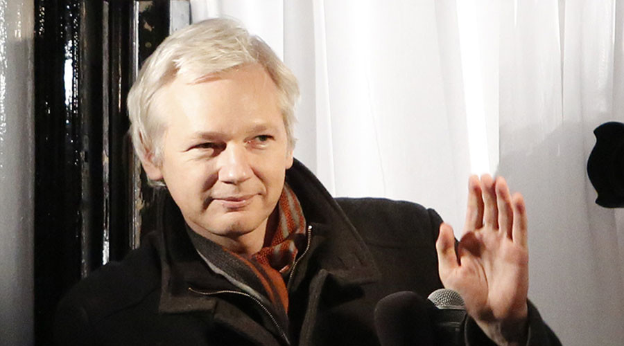 Ο Julian Assange αποκαλύπτει σε ρωσικό δίκτυο τα “μυστικά” της ιδιωτικής ζωής