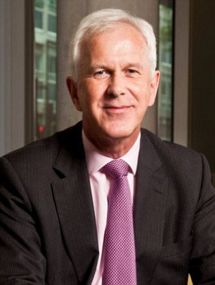 Η Β. Αγγλία πλημμύριζε και ο αρμόδιος κρατικός υπάλληλος «έλιωνε» στα Μπαρμπέιντος – ΦΩΤΟ