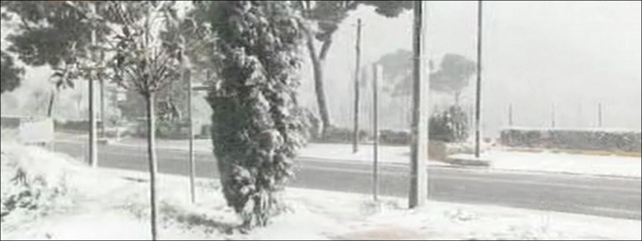 Διεκόπη η κυκλοφορία στην Πεντέλη λόγω της ισχυρής χιονόπτωσης