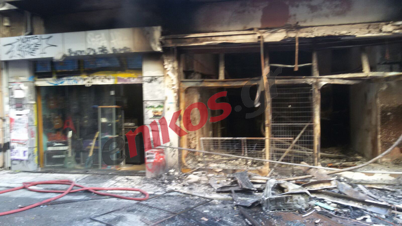 ΦΩΤΟ από την πυρκαγιά στα Εξάρχεια