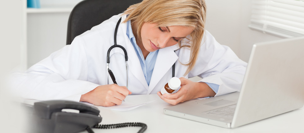 Το υπουργείο Υγείας ανανεώνει τις συμβάσεις των γιατρών του ΕΟΠΥΥ