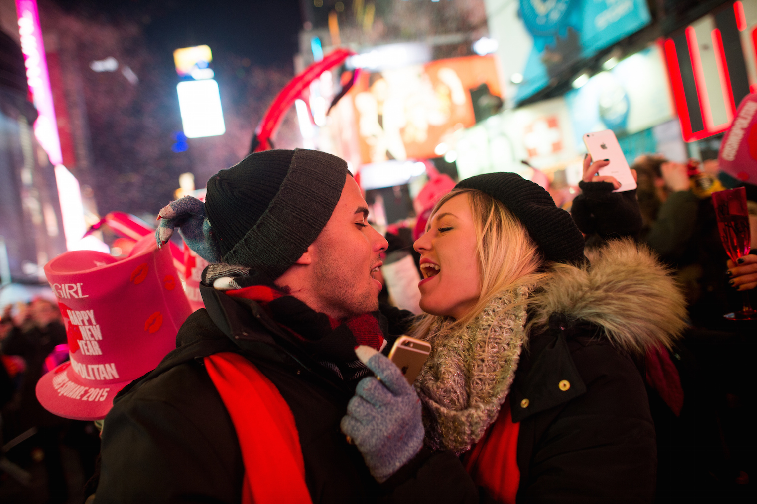 “Καλή χρονιά” σε 27 διαφορετικές γλώσσες – ΒΙΝΤΕΟ