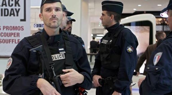 Γαλλία – 100.000 αστυνομικοί στο δρόμο ενόψει των εορτασμών της Πρωτοχρονιάς