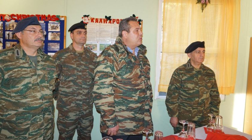 Ο Καμμένος άκουσε τα κάλαντα σε φρούριο στην Ψέριμο – ΦΩΤΟ