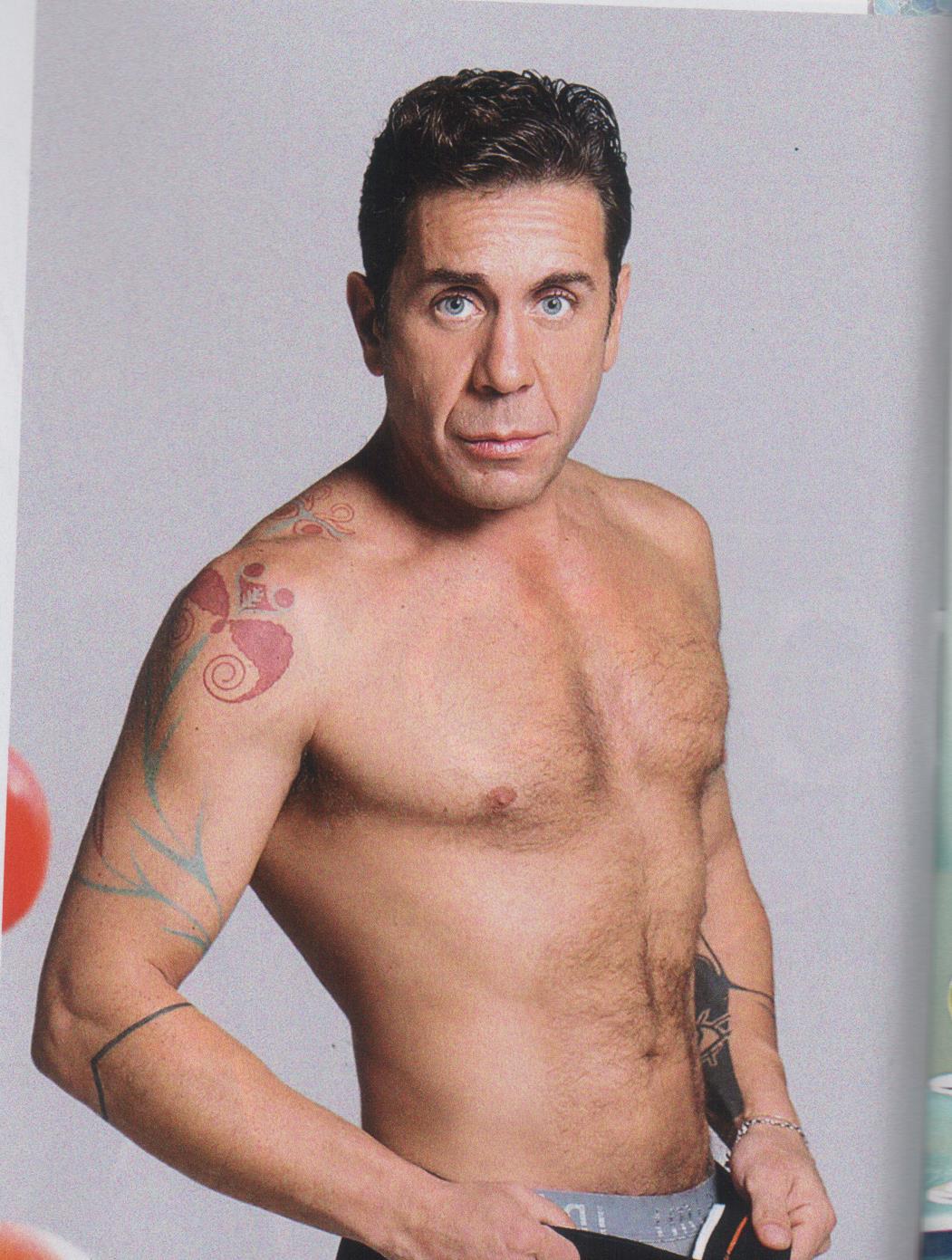 O Μαζωνάκης ποζάρει γυμνός – ΦΩΤΟ