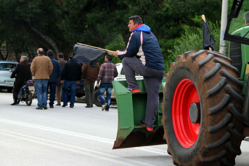 Με νέο γύρο κινητοποιήσεων προειδοποιούν οι αγρότες