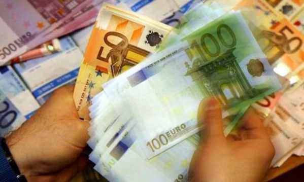 Επιπλέον 4,7 δισ. ευρώ έχασαν τα νοικοκυριά το 2014