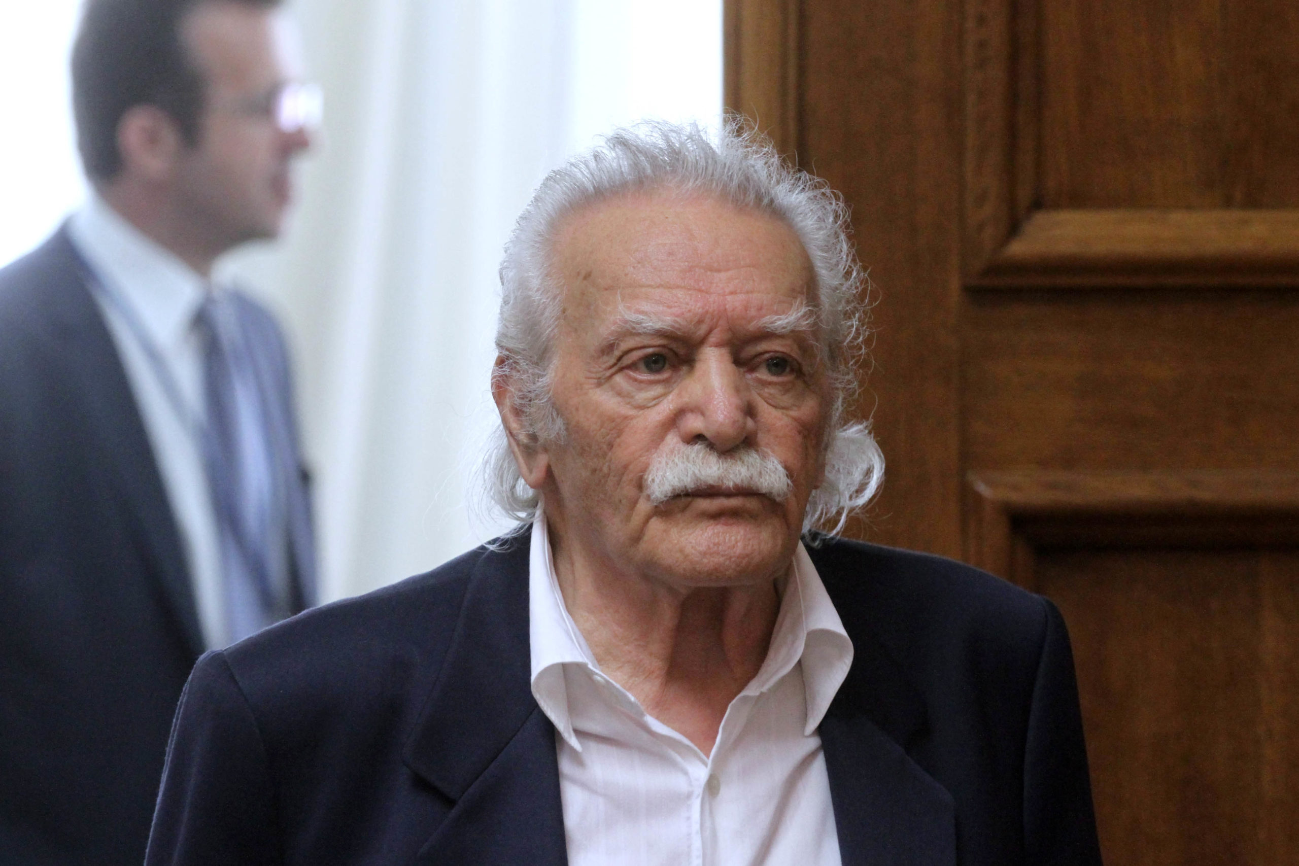 Ανοιχτή επιστολή του Γλέζου στους Έλληνες βουλευτές: Ελευθερώστε τις συνειδήσεις σας