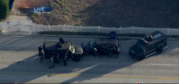 Νεκρός από πυρά αστυνομικών ο ένας από τους δράστες της Καλιφόρνια