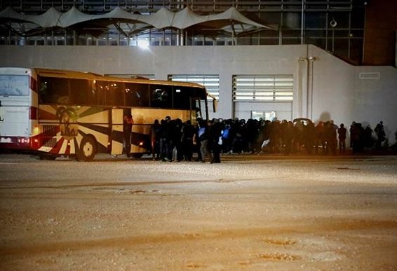 Μέσα στον καταυλισμό των προσφύγων στο Ελληνικό – ΦΩΤΟ