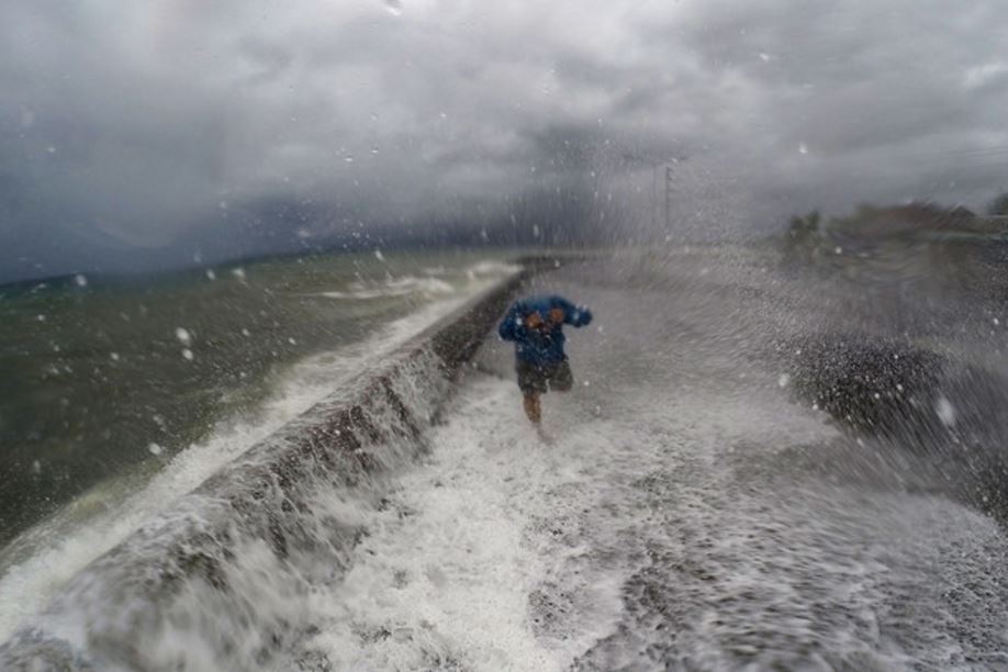 Ακραία καιρικά φαινόμενα πλήττουν τις Φιλιππίνες – BINTEO