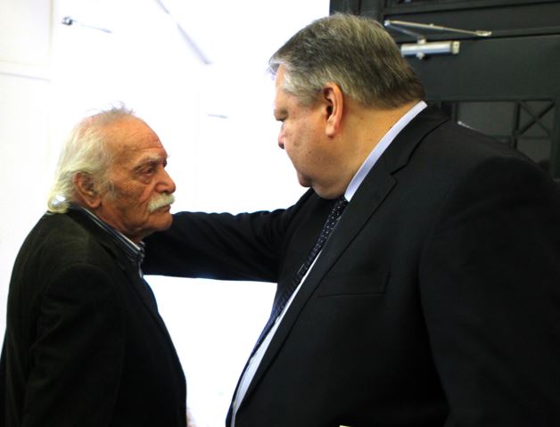 Όταν ο Βενιζέλος συνάντησε τον Γλέζο στη Βουλή – ΦΩΤΟ