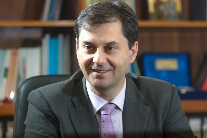 Θεοχάρης: Συρραφή από διάφορα ρουσφέτια το “παράλληλο πρόγραμμα”