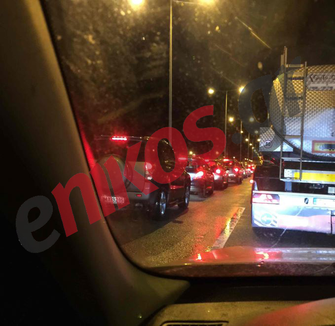 Ακινητοποιημένα εκατοντάδες ιχ στην εθνική Αθηνών – Λαμίας – ΦΩΤΟ