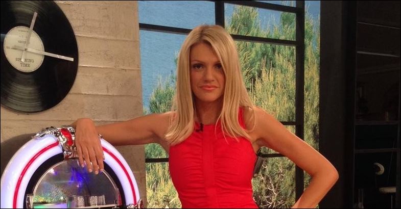 Η γυμνή φωτογράφιση της Σάσας Σταμάτη