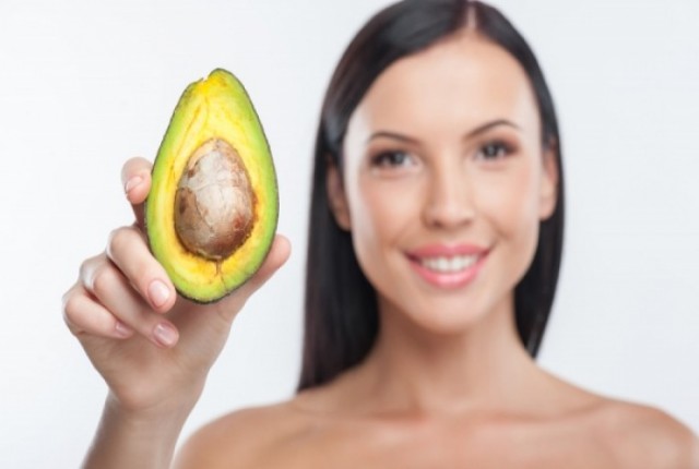 Ενυδατική μάσκα μαλλιών με αβοκάντο και μέλι