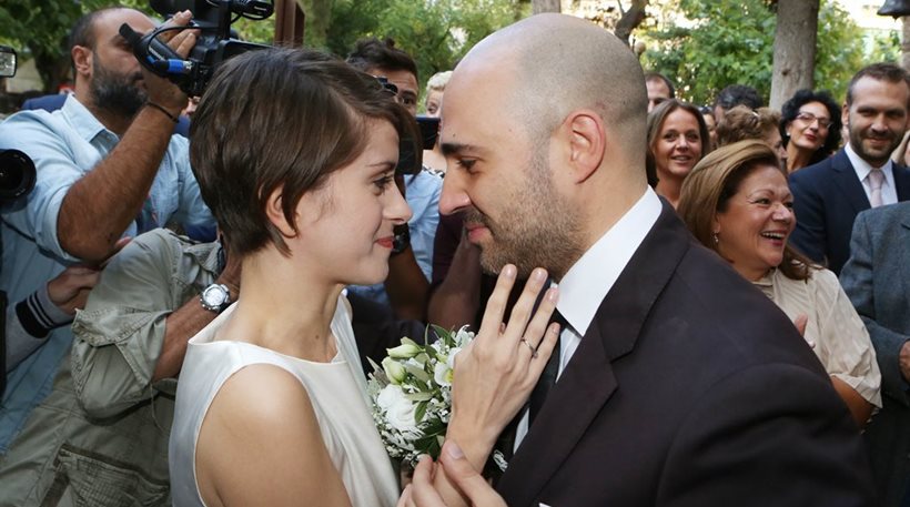 Η απάντηση της πρώην συζύγου του Μπογδάνου στα σχόλια για το «φιλί»