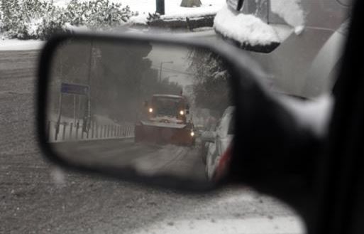 Απεγκλωβίζονται τα ακινητοποιημένα ΙΧ στην εθνική Λαμίας – Λάρισας