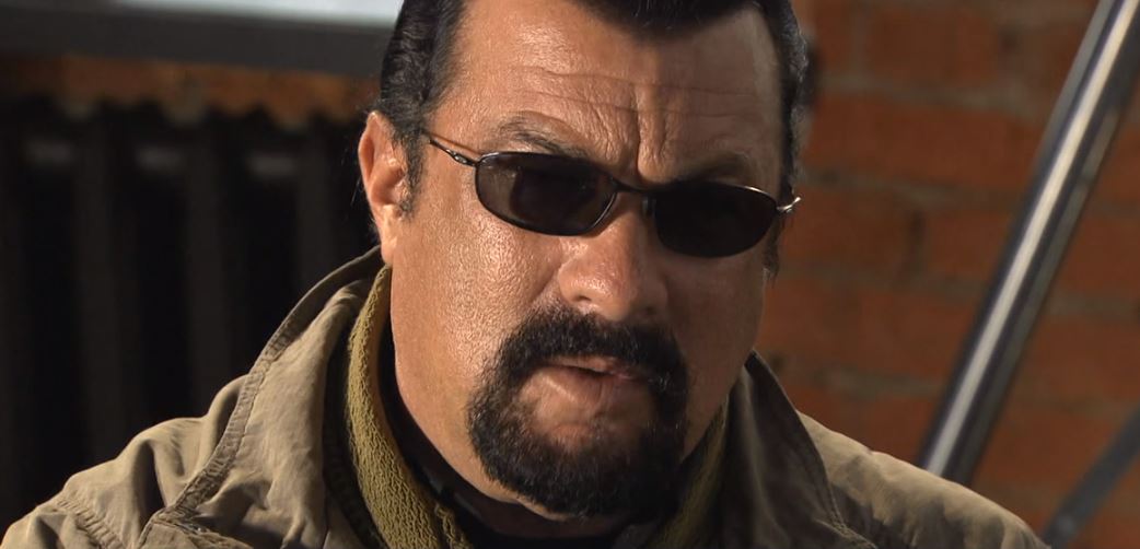 Ο Στίβεν Σιγκάλ “διδάσκει” πολεμικές τέχνες στους Σέρβους αστυνομικούς – ΒΙΝΤΕΟ