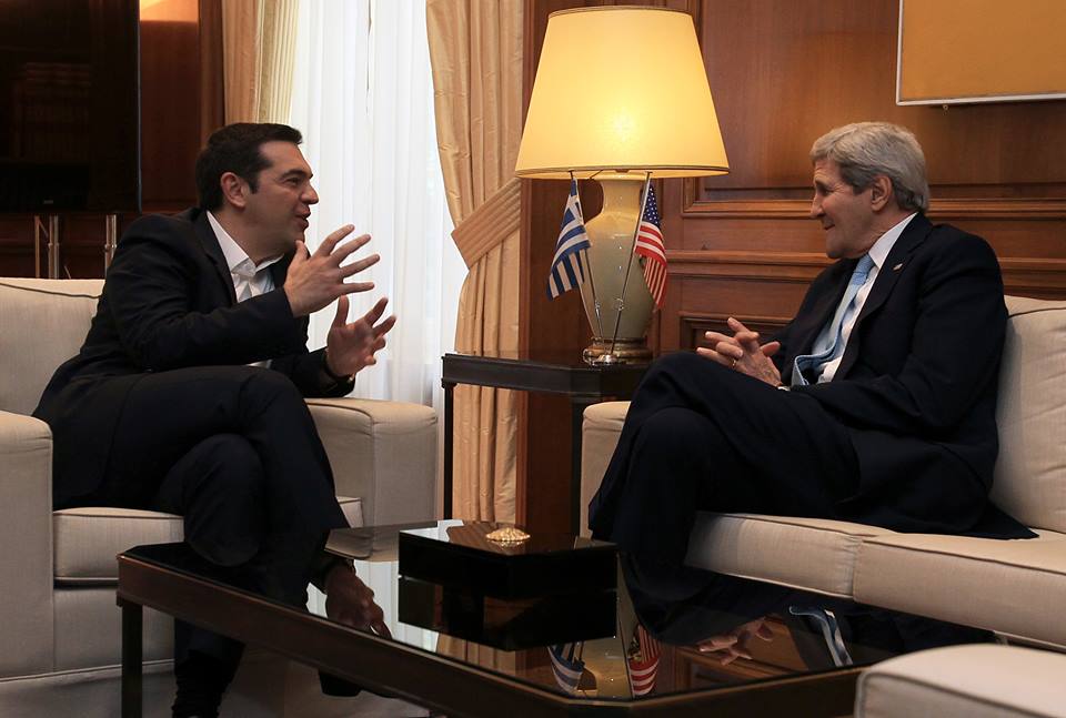 Tα χαμόγελα Τσίπρα – Κέρι στο Μαξίμου – ΦΩΤΟ