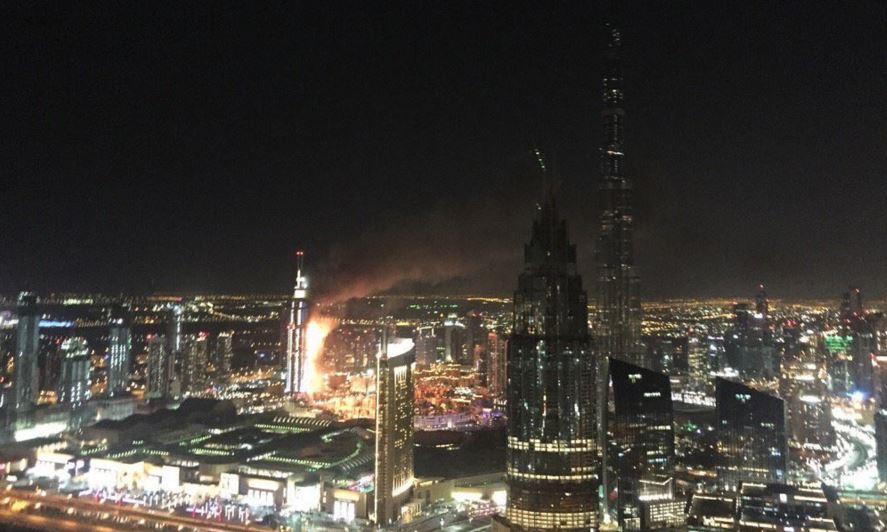 Οι αρχές του Ντουμπάι εκτιμούν ότι η φωτιά θα τεθεί υπό έλεγχο εντός της ώρας
