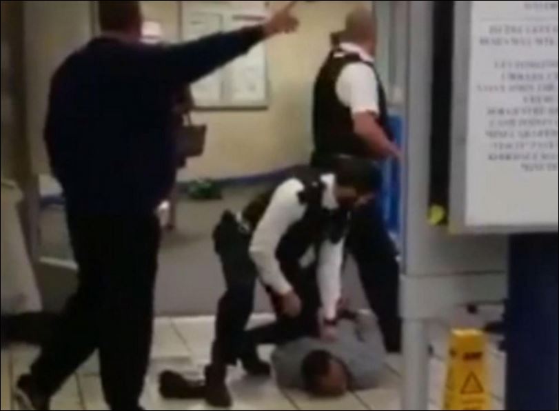 “Δεν είσαι Μουσουλμάνος, αδελφέ” απαντούν οι Βρετανοί στον τρομοκράτη