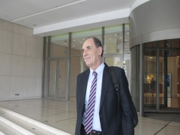 Συμφωνία και για σταδιακή πώληση “κόκκινων” δανείων