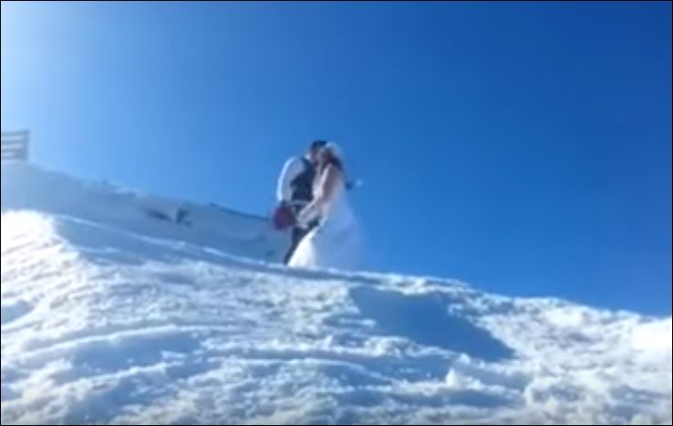 Φωτογράφιση γάμου στα… 2.115 μέτρα – ΒΙΝΤΕΟ