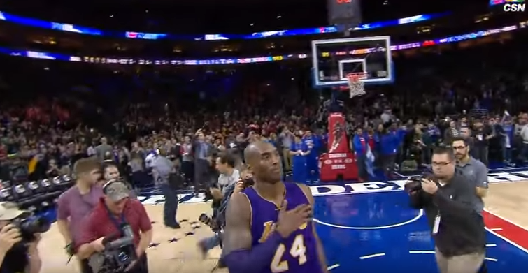 Ένα ολόκληρο γήπεδο αποθέωσε τον Kobe Bryant – ΒΙΝΤΕΟ