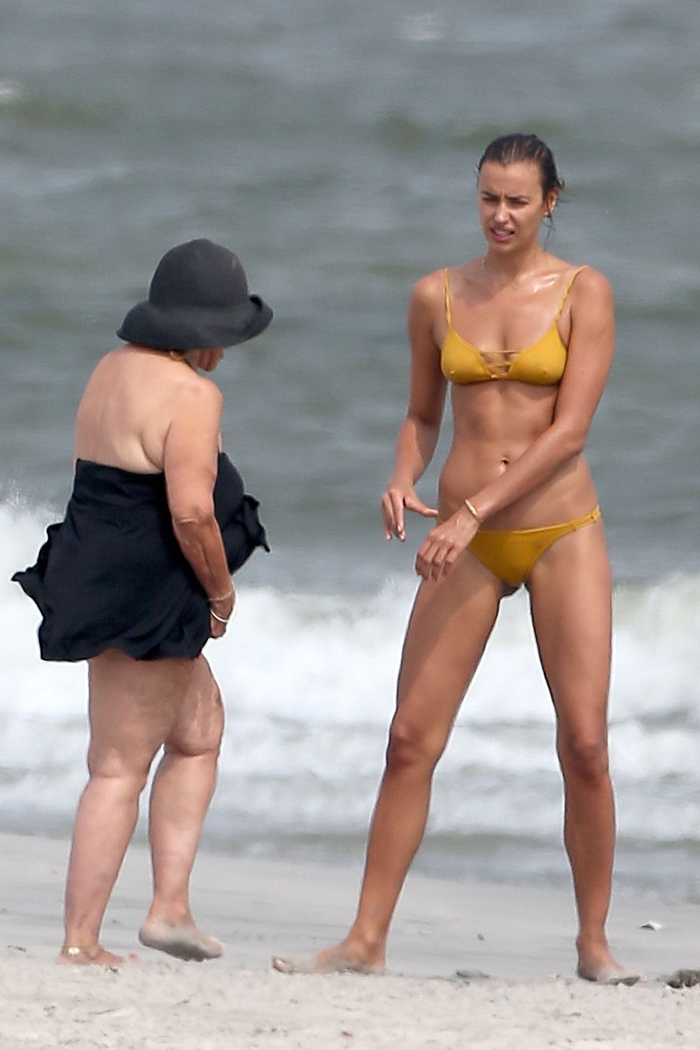 The Sun: Η μαμά Κούπερ φταίει για το χωρισμό με την Σάικ