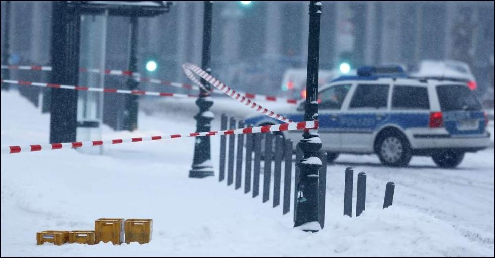 Αποκλεισμένη η είσοδος στο γραφείο της Μέρκελ – ΦΩΤΟ