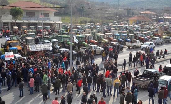 Έκλεισαν Τέμπη και Μάλγαρα οι αγρότες – Πως διεξάγεται η κυκλοφορία – ΒΙΝΤΕΟ