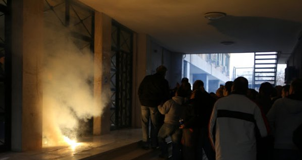 Αποχωρούν οι αγρότες – Τέλος η ομηρία για τον Αποστόλου