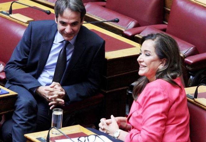 Τα χαμόγελα της Ντόρας στη συνάντηση με τον Κυριάκο Μητσοτάκη – ΦΩΤΟ