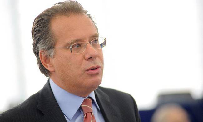 Κουμουτσάκος: Παντού σύντροφοι και συγγενείς της εξουσίας…