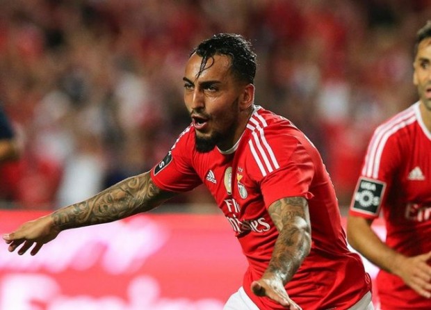 Ο Μήτρογλου “χορεύει” στο γήπεδο – ΒΙΝΤΕΟ