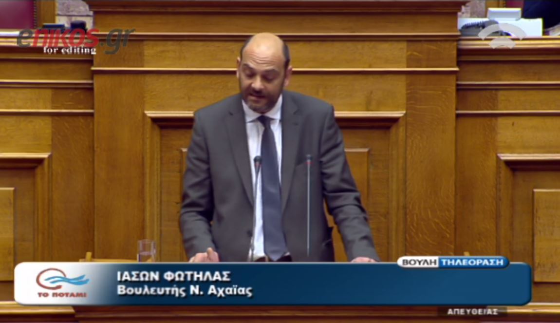 Η αντίδραση του Φωτήλα για την παράσταση που βασίζεται στο βιβλίο του Ξηρού – ΒΙΝΤΕΟ