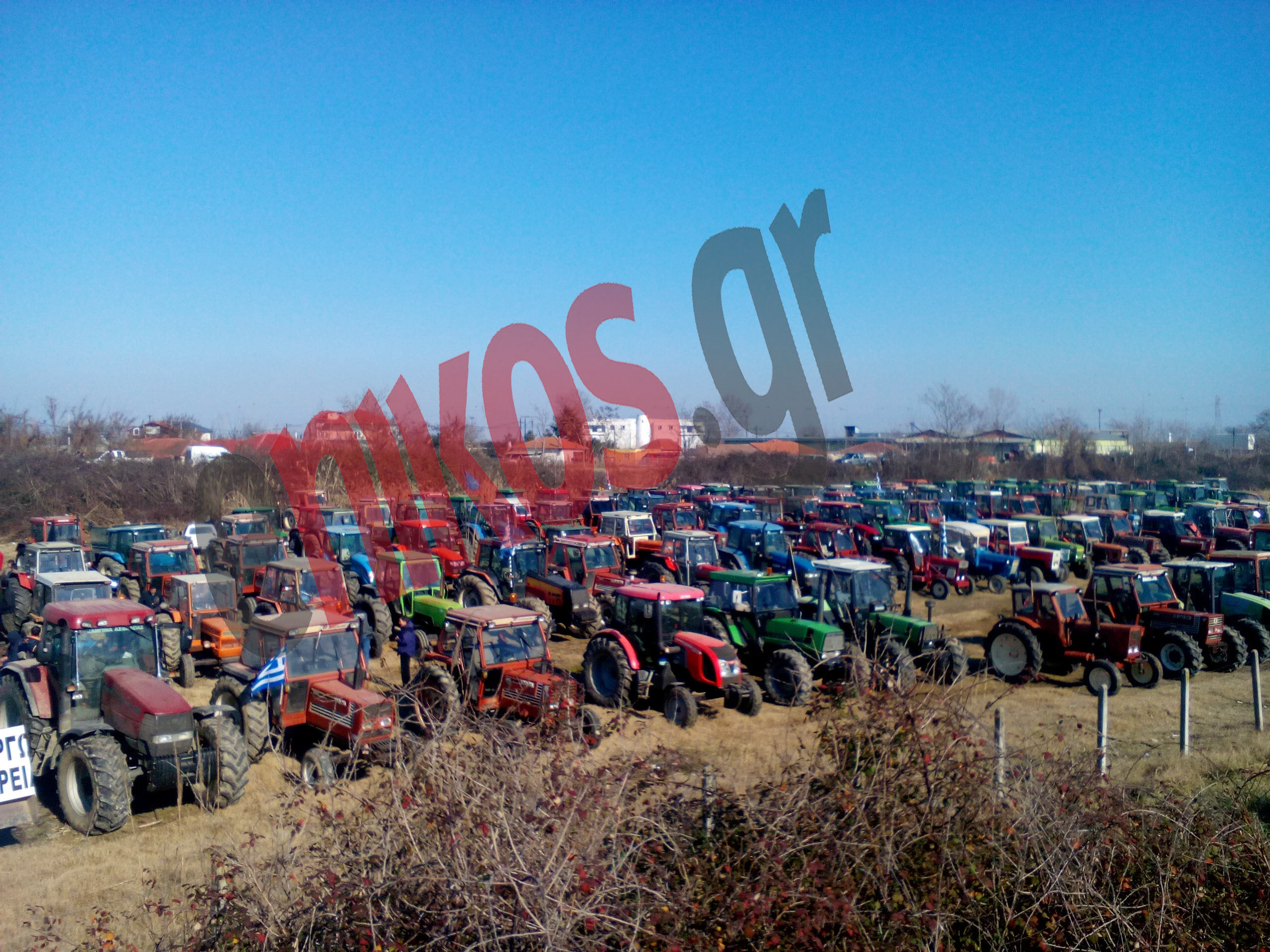 Έκλεισαν συμβολικά τον δρόμο οι αγρότες στον κόμβο Νησελίου – ΦΩΤΟ αναγνώστη