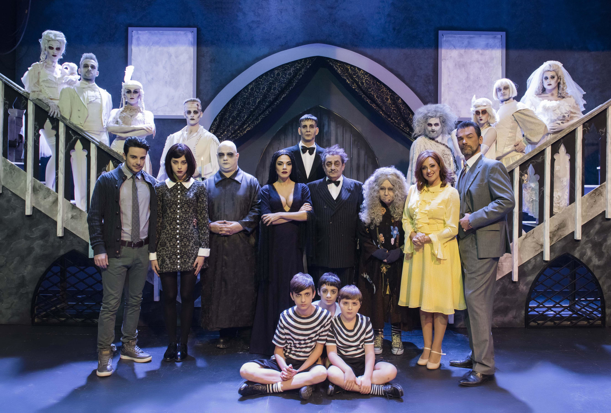 Η «Οικογένεια Άνταμς» ποζάρει για το enikos.gr