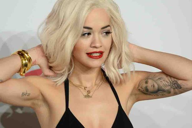 Η Ρίτα Όρα βγήκε έξω χωρίς… εσώρουχο – ΦΩΤΟ