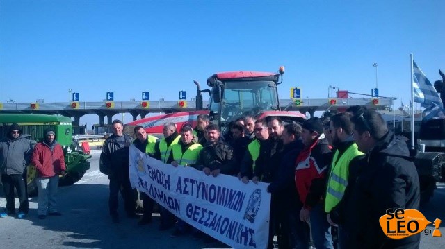 Αστυνομικοί στο πλευρό των αγροτών στα Μάλγαρα – ΦΩΤΟ