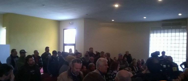 Πιάστηκαν στα χέρια αγρότες και στελέχη του ΣΥΡΙΖΑ στη Θεσσαλονίκη – ΦΩΤΟ