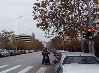 Ο φωτεινός σηματοδότης που “τρελάθηκε” – ΒΙΝΤΕΟ