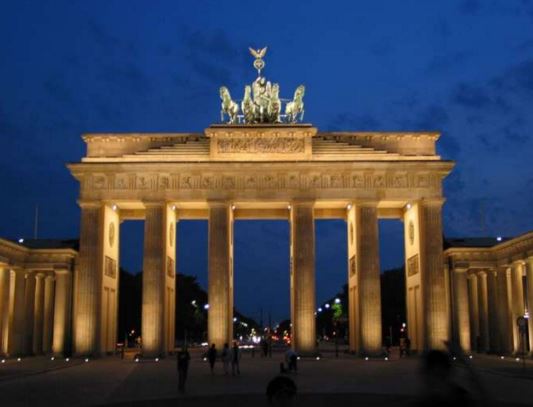 Δεν θα επαναπροωθούνται πρόσφυγες προς την Ελλάδα για ακόμη 6 μήνες αποφάσισε το Βερολίνο