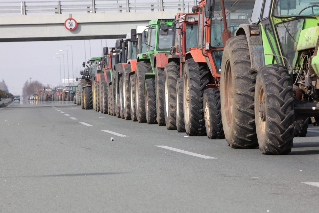 Σκληραίνουν την στάση τους οι αγρότες της Πελοποννήσου